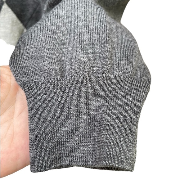 💠🔥Jos. A Bank 100% Merino Wool argyle sweater.  Lightweight and quality! - Picture 3 of 6